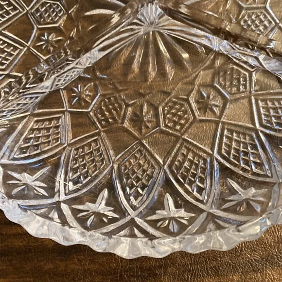 Vintage 8” Round 3 Divided Sections Glass Dish - Picture 4 of 7